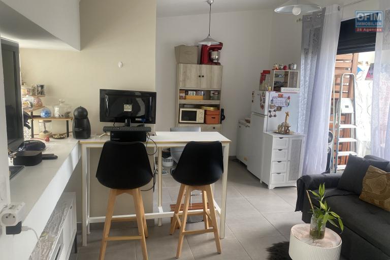 A VENDRE-IDEAL INVESTISSEMENT LOCATIF T2 AU CENTRE VILLE DE LA POSSESSION.