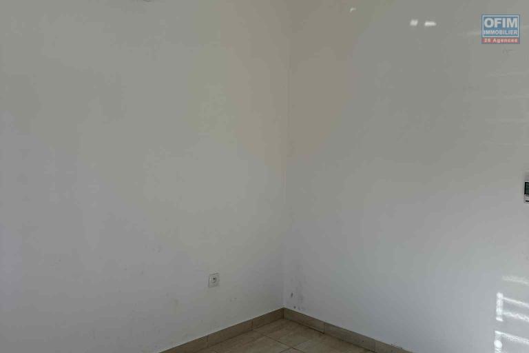 LOCAL PROFESSIONNEL   TERRE-SAINTE 51m2