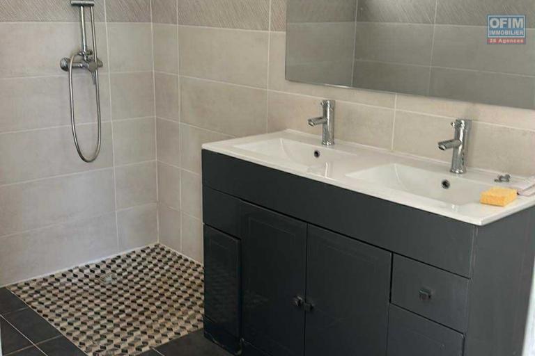 LOCAL PROFESSIONNEL   TERRE-SAINTE 51m2