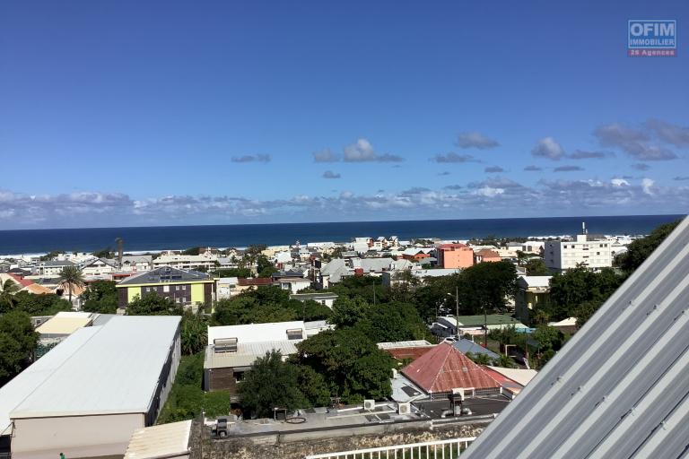 A LOUER Appartement T2 au centre ville de SAINT PIERRE