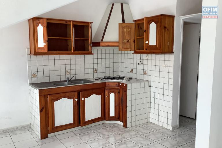 A LOUER Appartement T2 au centre ville de SAINT PIERRE