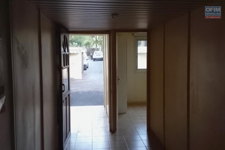 Rare : A louer un bureau de 40 m2  à St Gilles les Bains