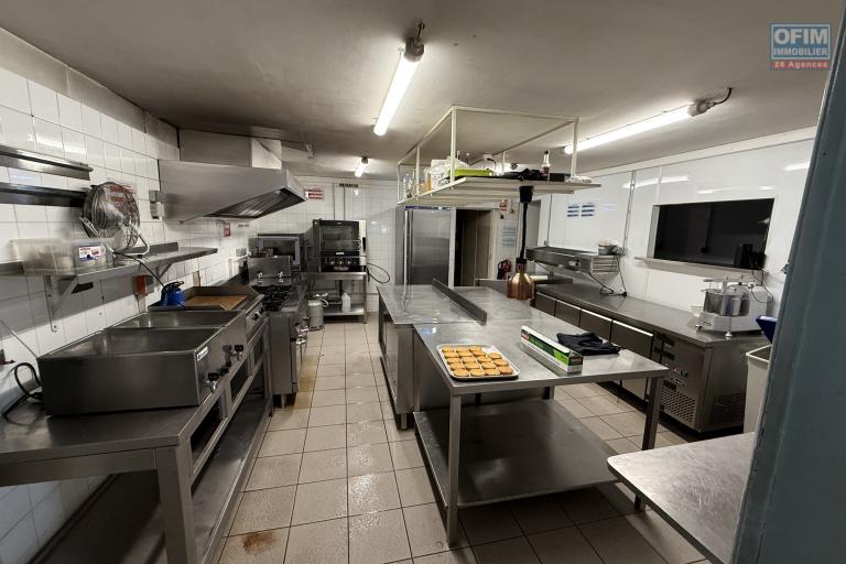 A vendre Fond de commerce restaurant de 288m2,centre ville du port