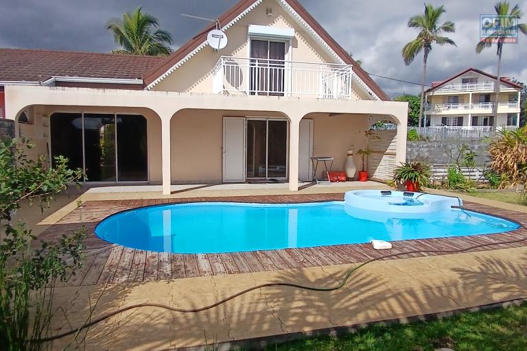 A LOUER superbe villa de type F5 avec PISCINE sur Saint-Gilles Les Hauts