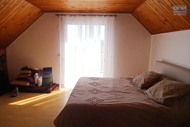 A LOUER superbe villa de type F5 avec PISCINE sur Saint-Gilles Les Hauts