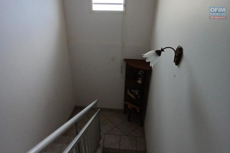 A LOUER superbe villa de type F5 avec PISCINE sur Saint-Gilles Les Hauts
