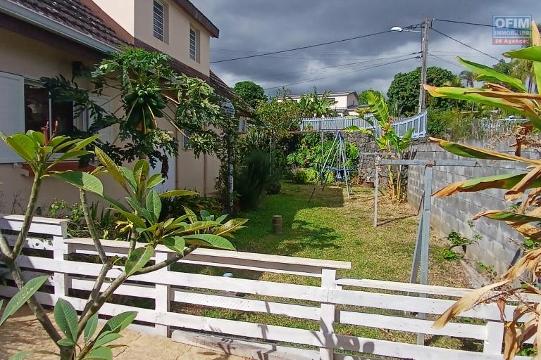 A LOUER superbe villa de type F5 avec PISCINE sur Saint-Gilles Les Hauts