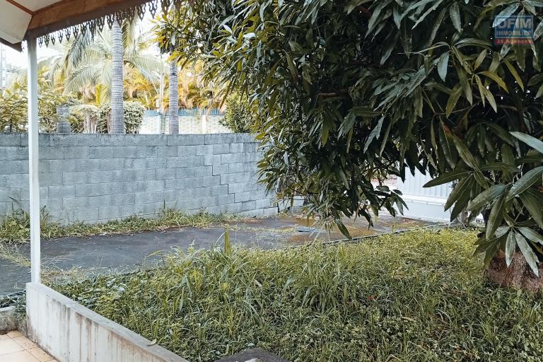 villa F7/8 en duplex à rafraichir le tampon
