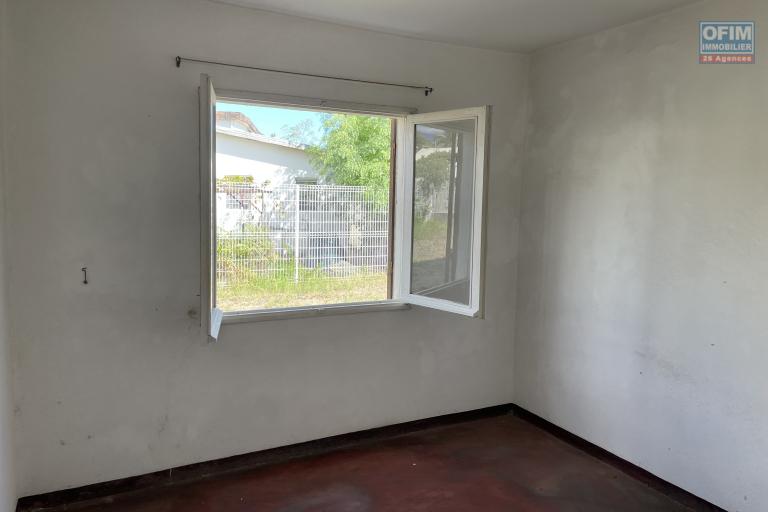 RARE AU PORT-MAISON DE TYPE F4 DE PLAIN PIED AVEC GARAGE SUR 502 M² DE TERRAIN-QUARTIER RESIDENTIEL CALME