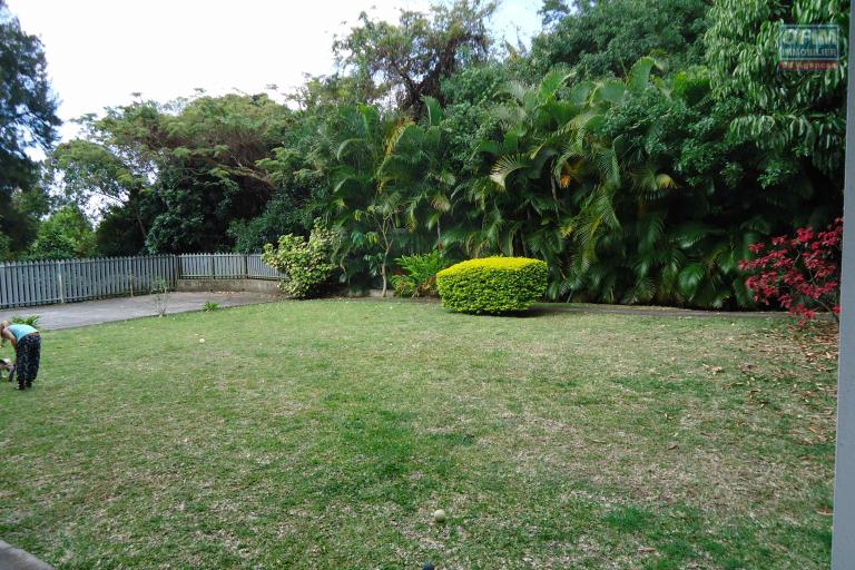 A louer grande maison à La Montagne avec jardin, chemin des Vandas.