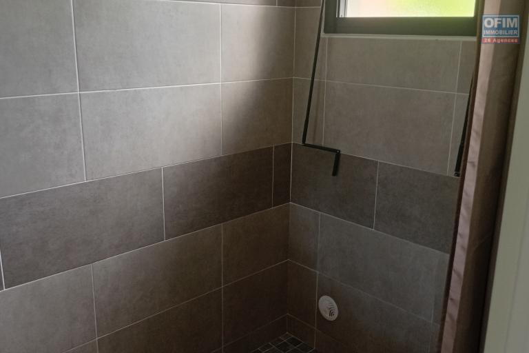A LOUER APPARTEMENT F3 EN REZ DE JARDIN DE 67.71 M2 DE SURFACE HABITABLE DANS UNE RESIDENCE RECENTE A LA SALINE LES HAUTS