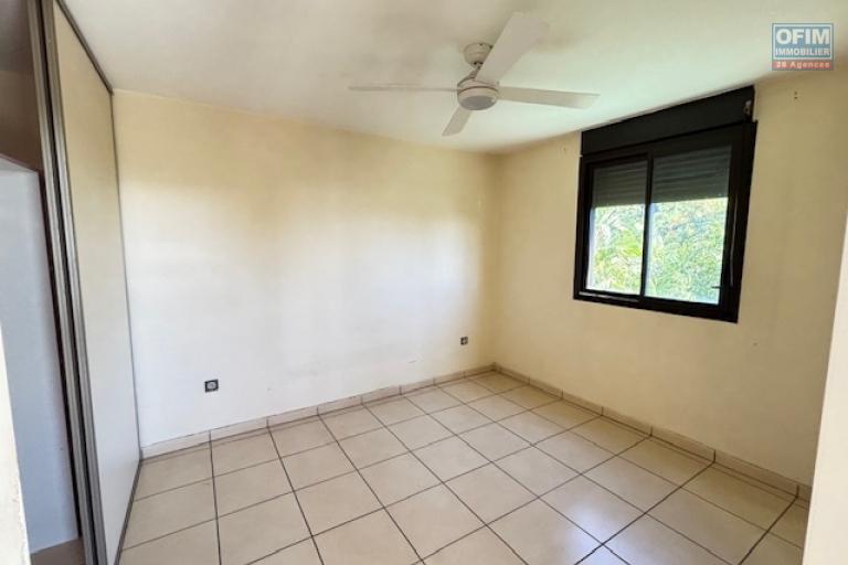 A vendre T3 dans la residence Lobellia à Ste Clotilde à proximité des commerces, lignes de bus, universités, ecoles....