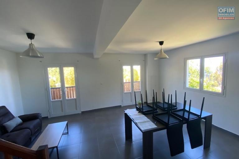 A louer maison T4 mitoyenne d'un coté proche centre de La Montagne