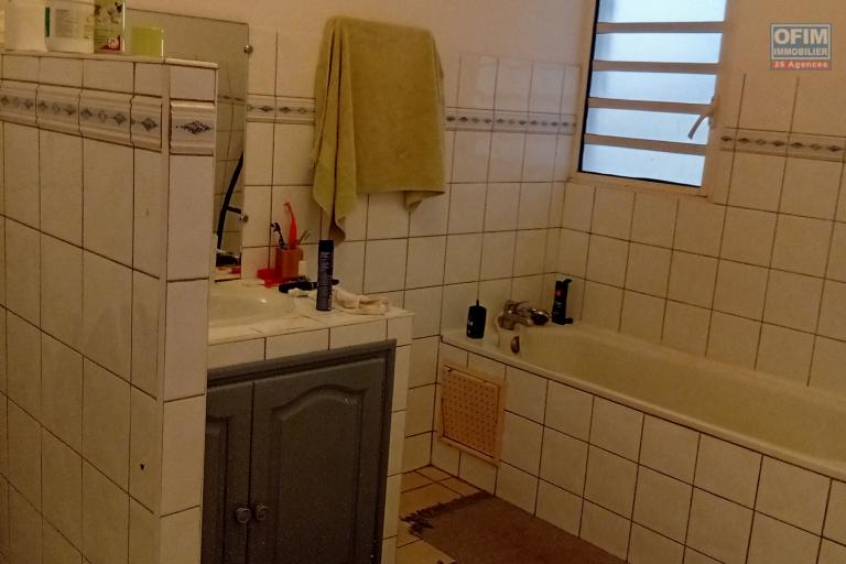 A louer grande villa atypique hauteurs de  Saint Gilles les Bains
