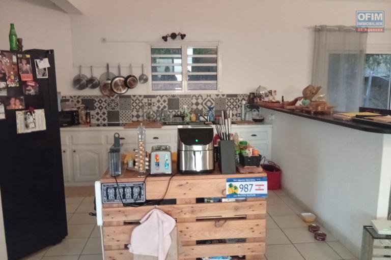 A louer grande villa atypique hauteurs de  Saint Gilles les Bains