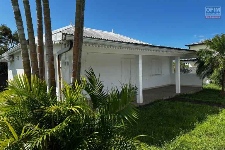 A louer villa F3 avec jardin clôturé dans lotissement résidentiel à proximité du centre ville de Saint André