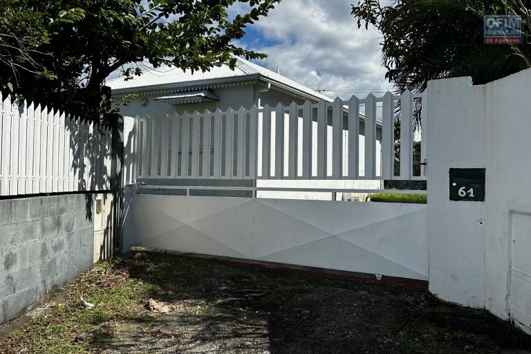 A louer villa F3 avec jardin clôturé dans lotissement résidentiel à proximité du centre ville de Saint André