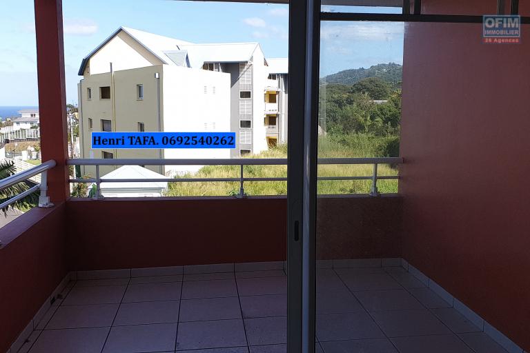 A vendre ce bel et grand appartement de type T3 avec une superbe vue mer et montagne à Saint-Joseph