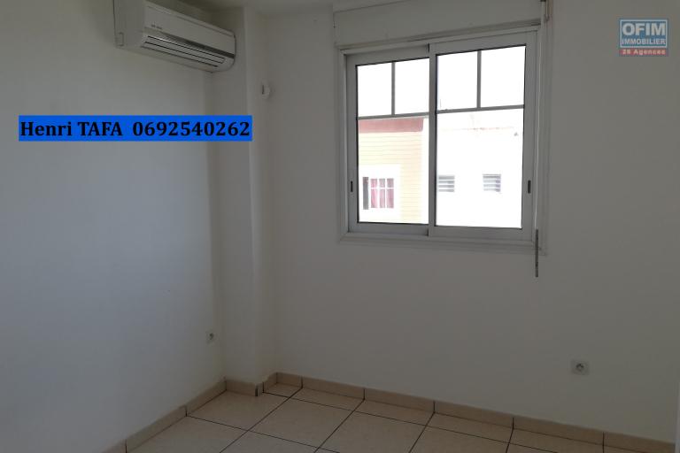 A vendre ce bel et grand appartement de type F3 avec vue mer, terrasse à Saint-Joseph