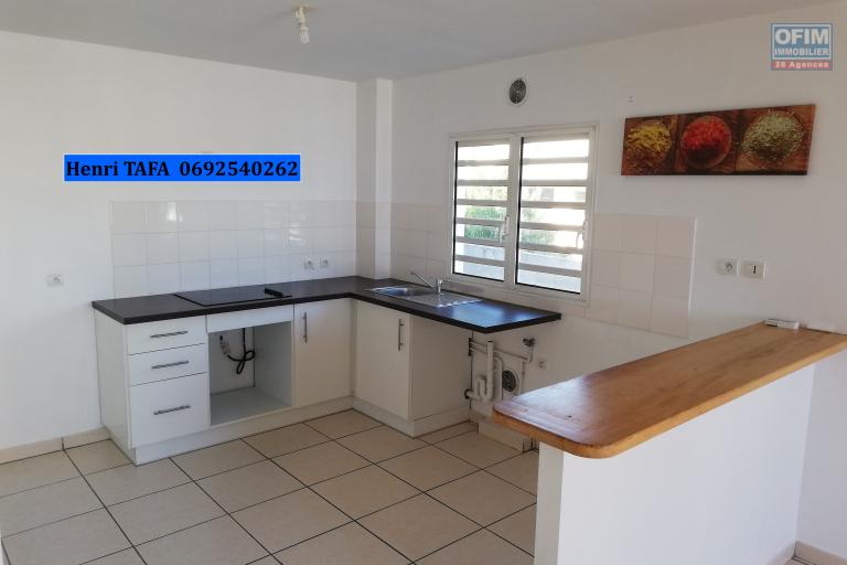 A vendre ce bel et grand appartement de type F3 avec vue mer, terrasse à Saint-Joseph