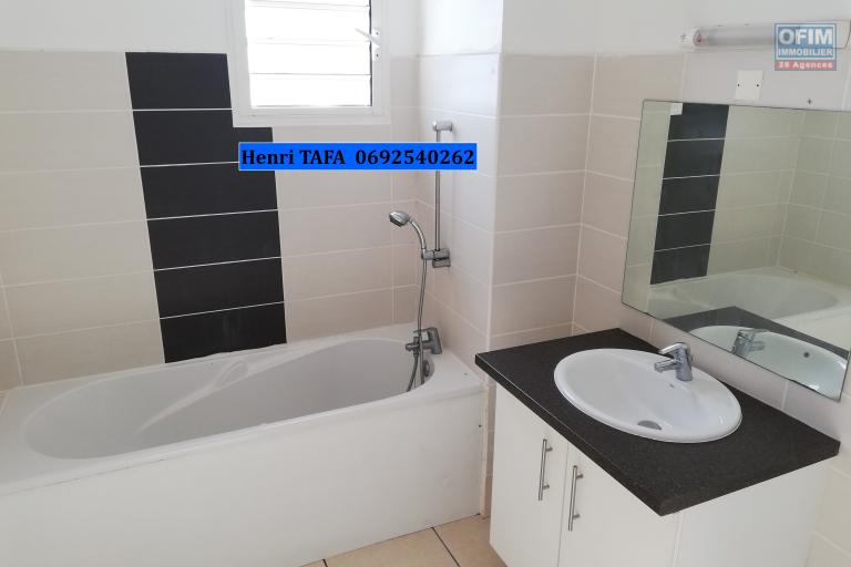 A vendre ce bel et grand appartement de type F3 avec vue mer, terrasse à Saint-Joseph