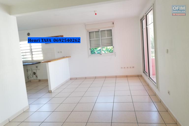 A vendre ce bel et grand appartement de type F3 avec vue mer, terrasse à Saint-Joseph