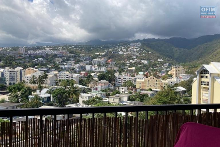 BEL APPARTEMENT MEUBLÉ, 1 CHAMBRE, BALCON, VUE DÉGAGÉE