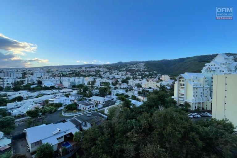 BEL APPARTEMENT MEUBLÉ, 1 CHAMBRE, BALCON, VUE DÉGAGÉE