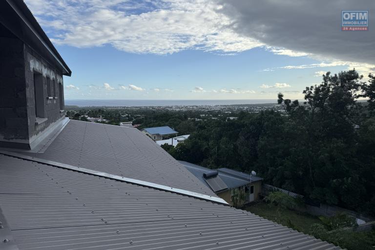 Immeuble de 538 m² en fin de construction, situé entre St Louis et La Riviere, à 150 m d'altitude, en R+2, avec vue mer et montagne imprenable.