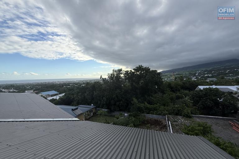 Immeuble de 538 m² en fin de construction, situé entre St Louis et La Riviere, à 150 m d'altitude, en R+2, avec vue mer et montagne imprenable.