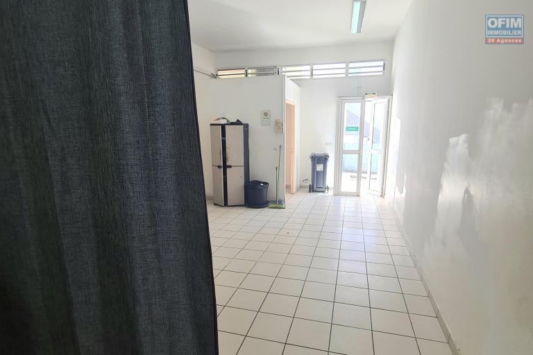 LOCAL COMMERCIAL/ PROFESSIONNEL CENTRE VILLE SAINTE MARIE