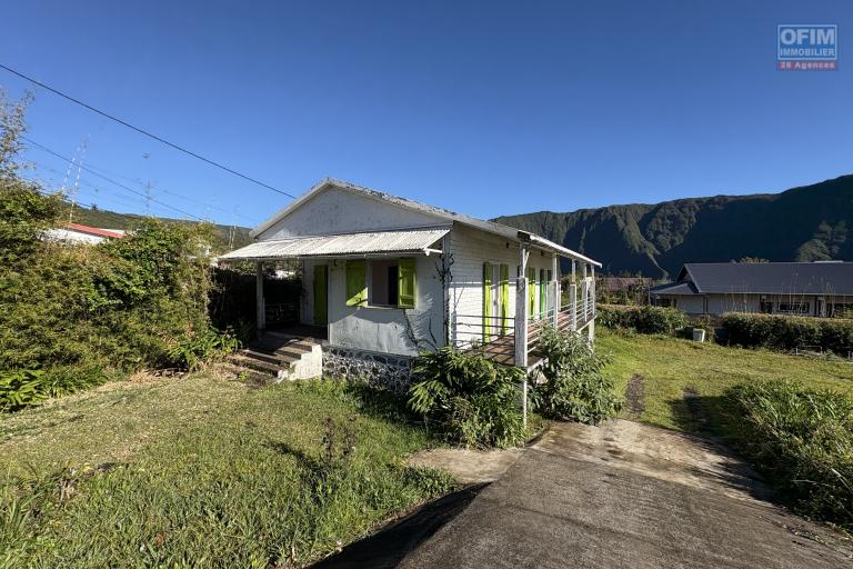 A vendre villa F5 avec garage sur un vaste terrain de plus de 2 000 m2
