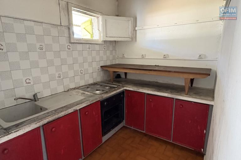 A vendre villa F5 avec garage sur un vaste terrain de plus de 2 000 m2