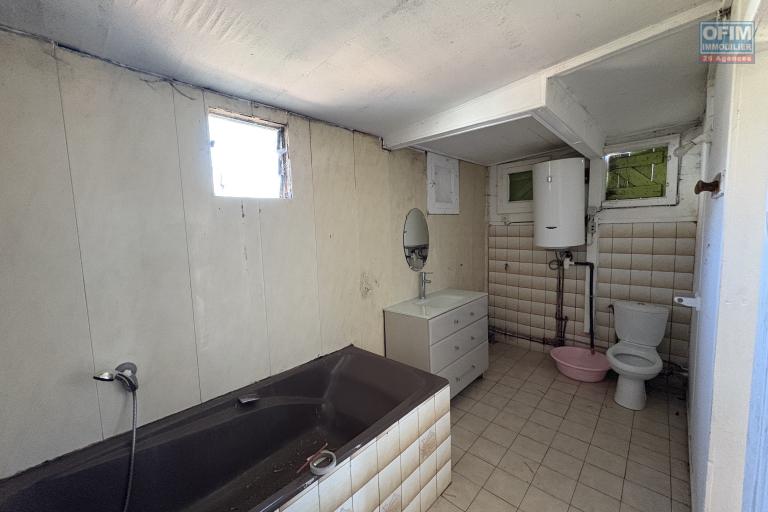 A vendre villa F5 avec garage sur un vaste terrain de plus de 2 000 m2