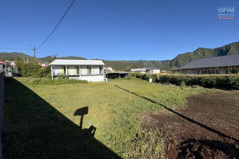 A vendre villa F5 avec garage sur un vaste terrain de plus de 2 000 m2