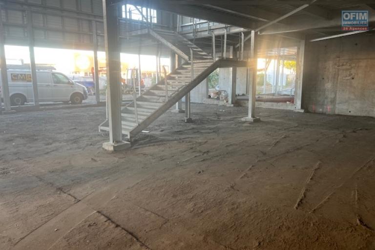  Entrepôt neuf Zone industriel les sables de 356m2 avec très belle visibilité
