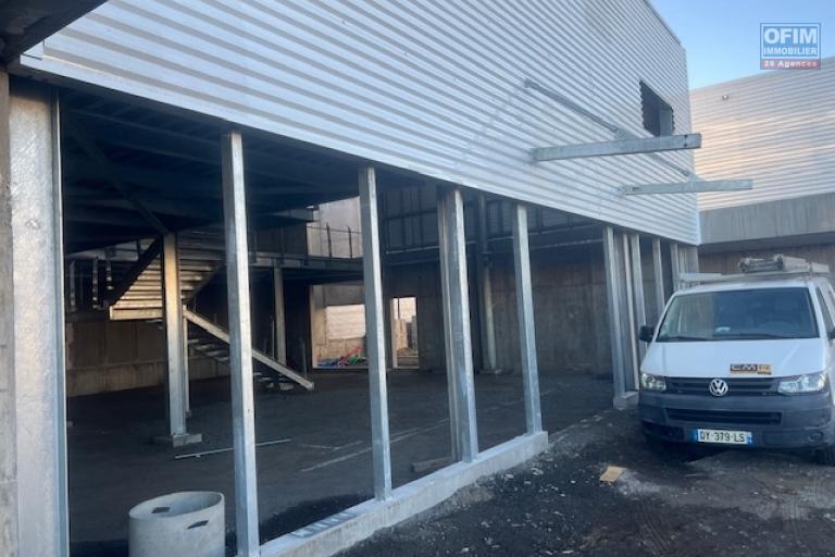 Entrepôt neuf Zone industriel les sables de 356m2 avec très belle visibilité