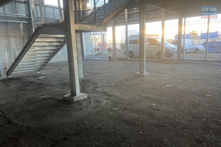  Entrepôt neuf Zone industriel les sables de 356m2 avec très belle visibilité