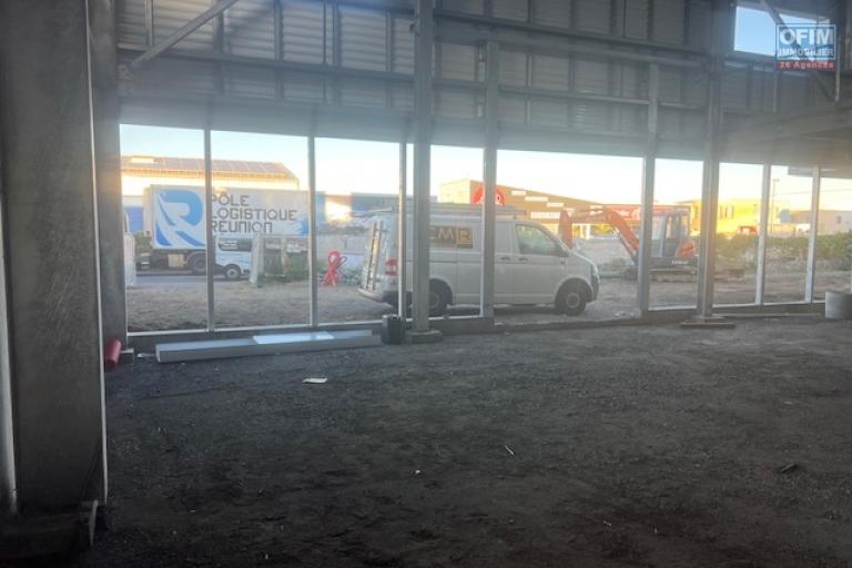  Entrepôt neuf Zone industriel les sables de 356m2 avec très belle visibilité