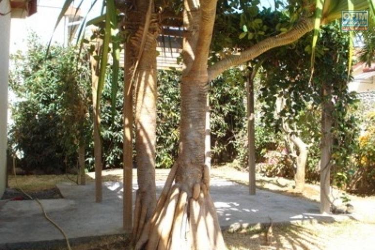 A louer villa F5 avec piscine sur le bas de la Possession