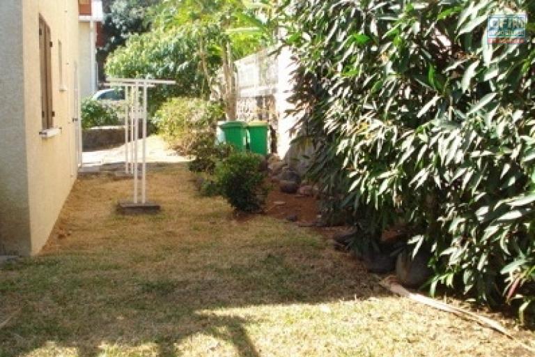 A louer villa F5 avec piscine sur le bas de la Possession