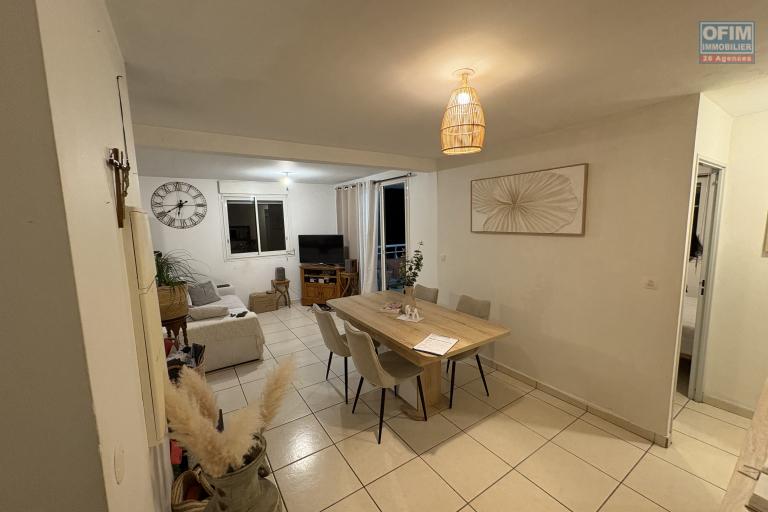 A vendre ce bel et grand appartement de type T3 avec une superbe vue mer et montagne à Saint-Joseph