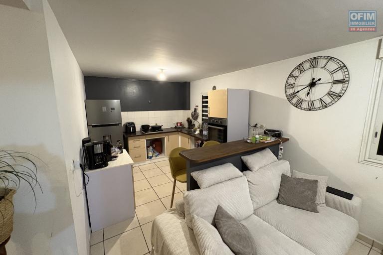 A vendre ce bel et grand appartement de type T3 avec une superbe vue mer et montagne à Saint-Joseph