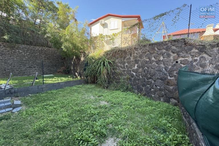 A vendre appartement de type T2 avec jardin privatif et terrasse &agrave; Saint-Joseph