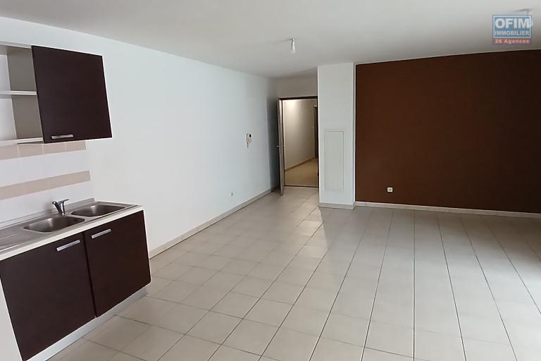 Grand T2/3 65m2 avec terrasse et parking - Sainte-Clotilde - Proche Boulevard Sud et Faculté