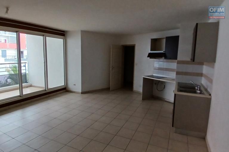 Grand T2/3 65m2 avec terrasse et parking - Sainte-Clotilde - Proche Boulevard Sud et Faculté