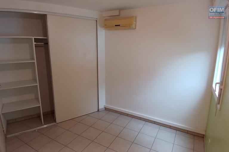 Grand T2/3 65m2 avec terrasse et parking - Sainte-Clotilde - Proche Boulevard Sud et Faculté