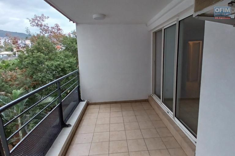  A vendre T3 de 65m2 habitable à Sainte-Clotilde à deux pas du boulevard Sud