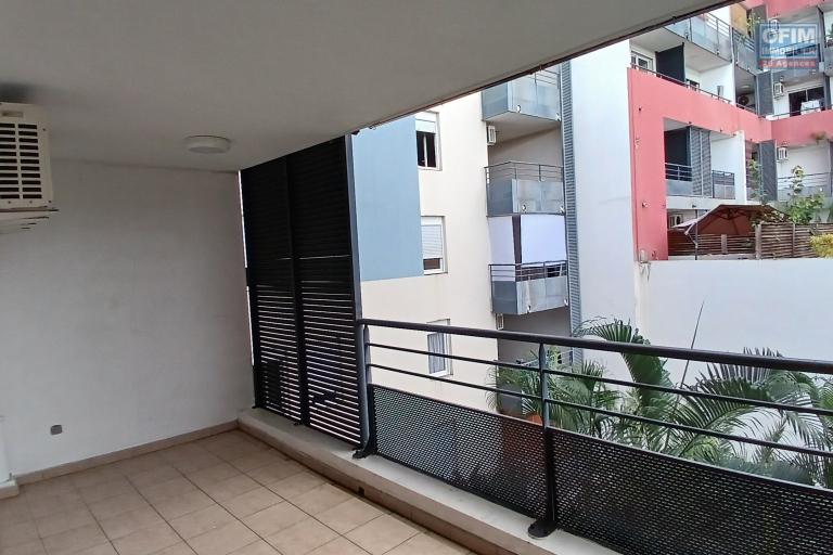 Grand T2/3 65m2 avec terrasse et parking - Sainte-Clotilde - Proche Boulevard Sud et Faculté