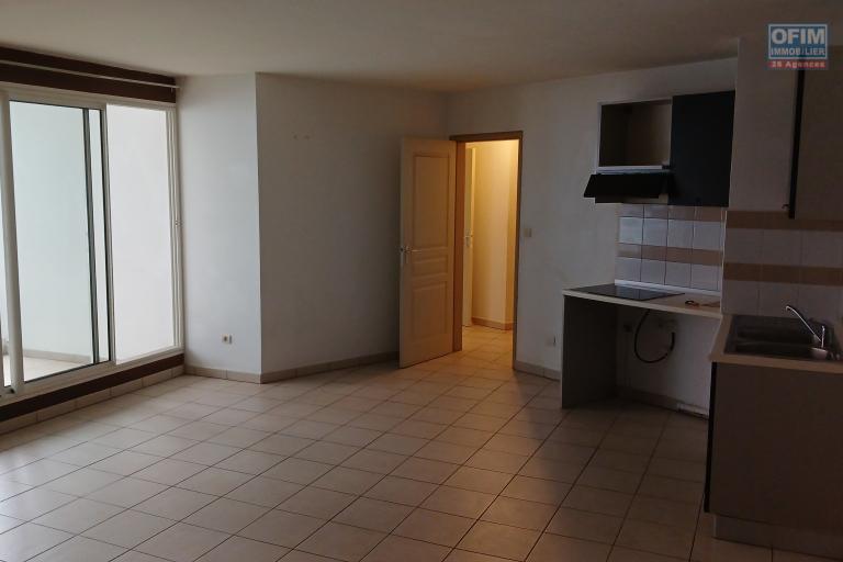 Grand T2/3 65m2 avec terrasse et parking - Sainte-Clotilde - Proche Boulevard Sud et Faculté